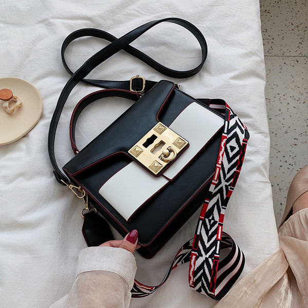 Дамска чанта с метално закопчаване и дълга дръжка в няколко цвята