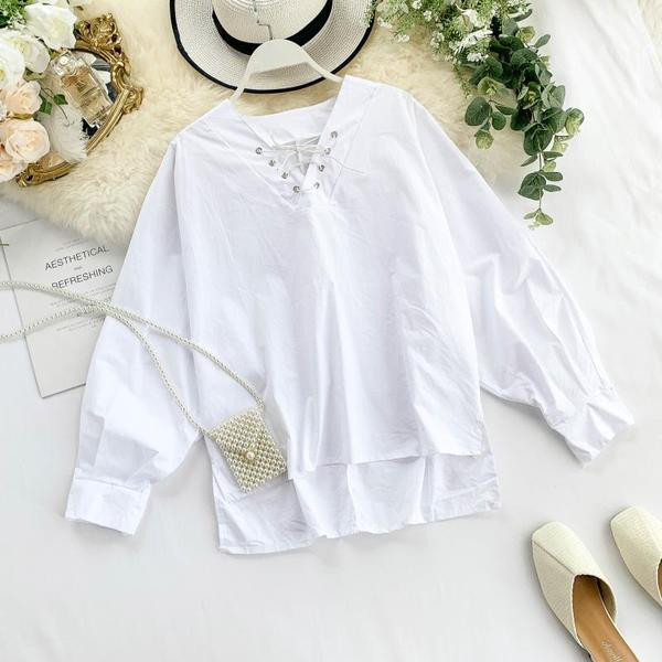 Модерна дамска риза с дълъг ръкав и връзки в бял цвят