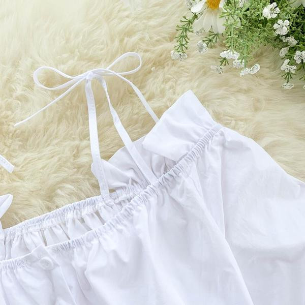 Модерна дамска риза с връзки и копчета в бял цвят