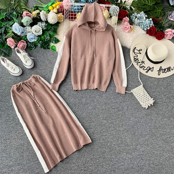 Дамски комплект от тънко плетиво включващ суичър с качулка и пола в няколко цвята