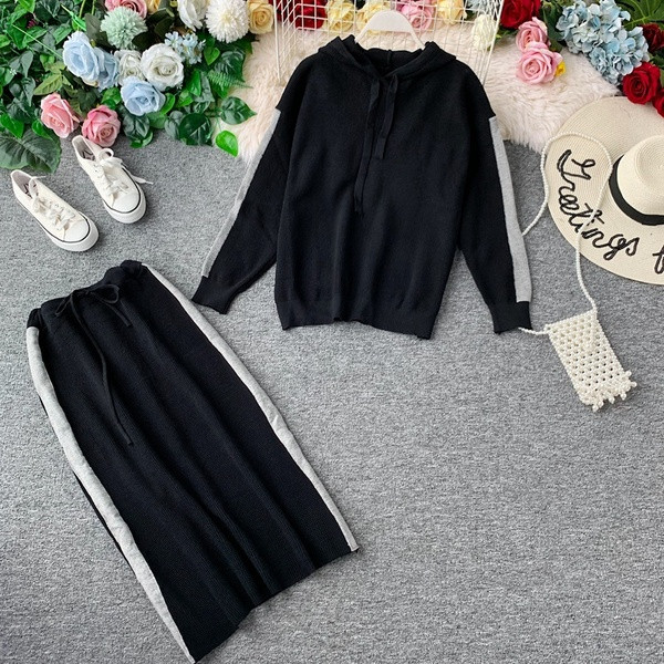 Дамски комплект от тънко плетиво включващ суичър с качулка и пола в няколко цвята