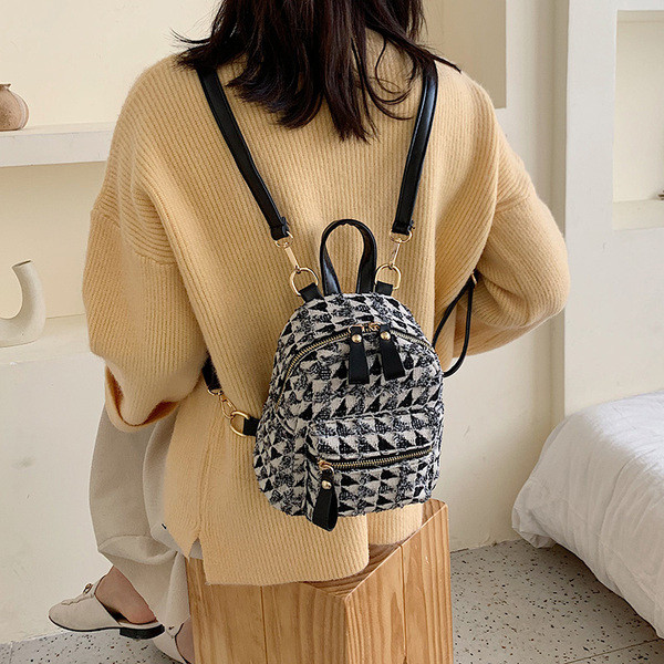 Модерна дамска раница с цип в четири цвята