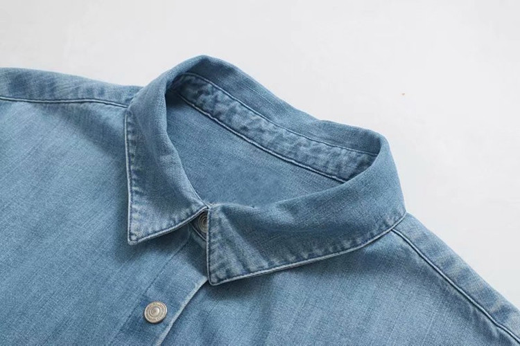 Дълга дамска риза в син цвят с класическа яка и копчета