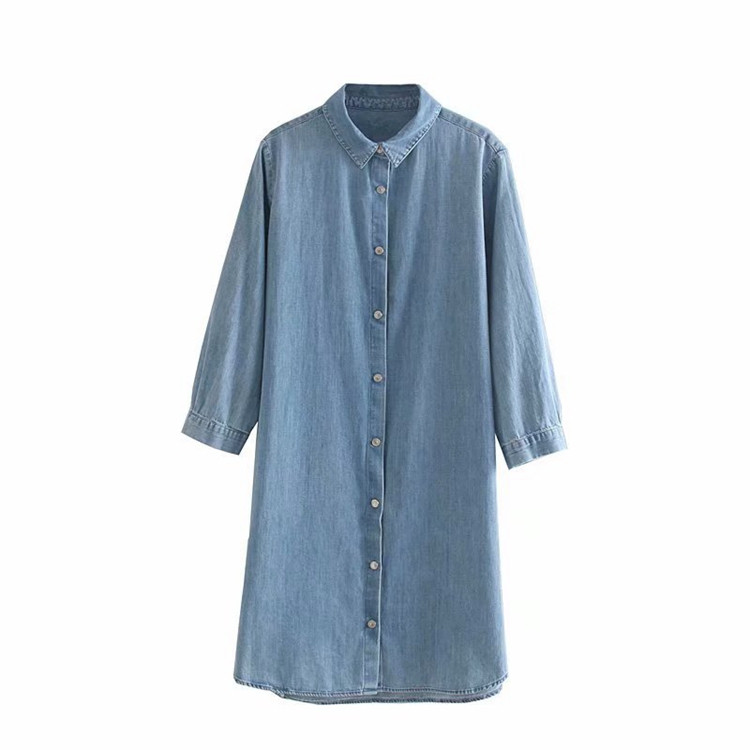 Дълга дамска риза в син цвят с класическа яка и копчета