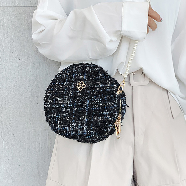 Дамска чанта в кръгла форма и декорация перли в три цвята