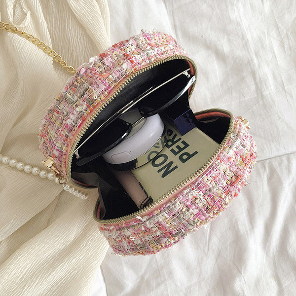 Дамска чанта в кръгла форма и декорация перли в три цвята