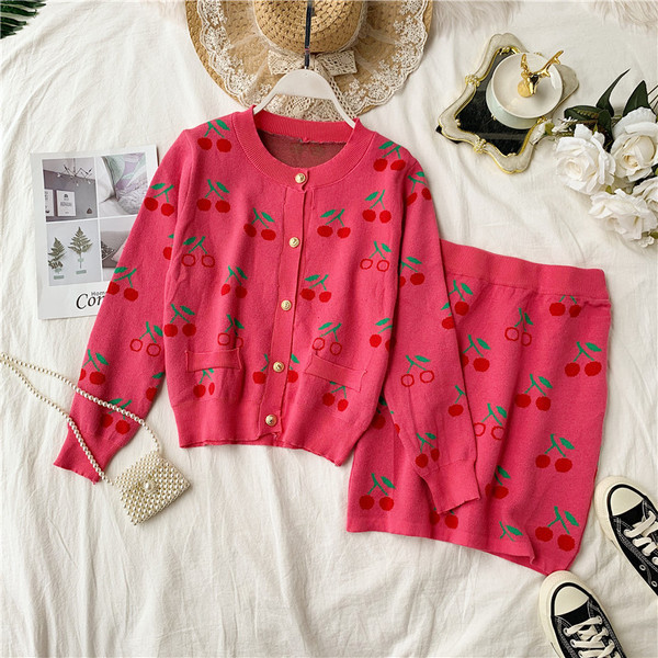 Есенен дамски комплект от две части с цветен десен