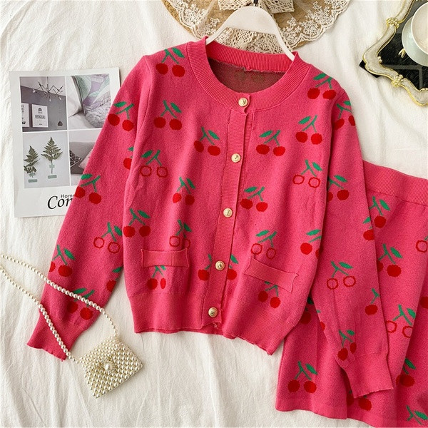 Есенен дамски комплект от две части с цветен десен