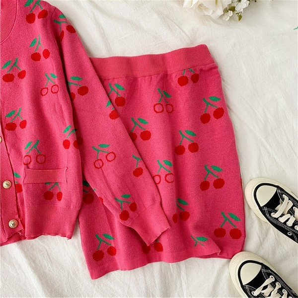 Есенен дамски комплект от две части с цветен десен