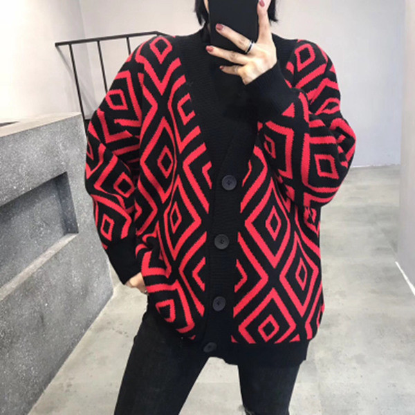 Дамска жилетка с шпиц деколте в две разцветки 