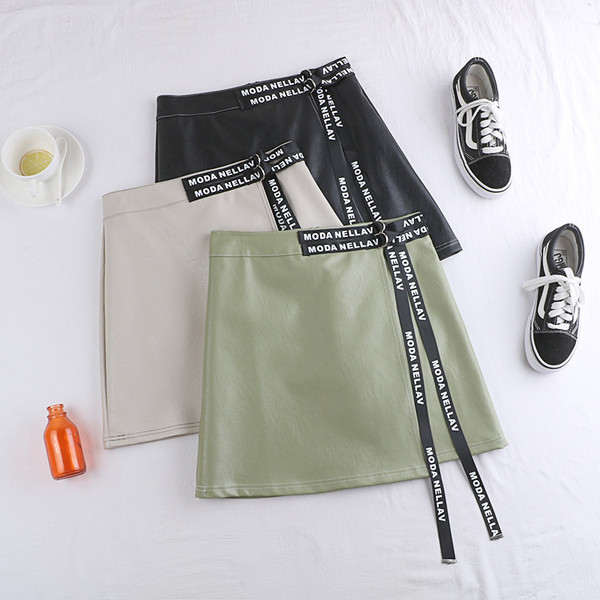 Модерна дамска пола от еко кожа-в три цвята с надписи