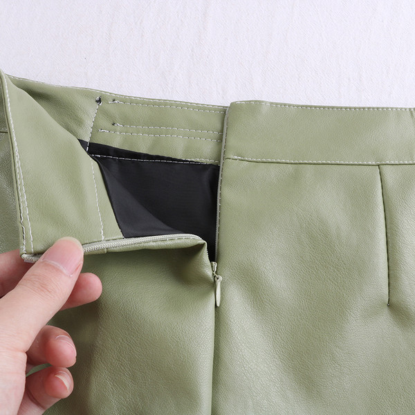 Модерна дамска пола от еко кожа-в три цвята с надписи