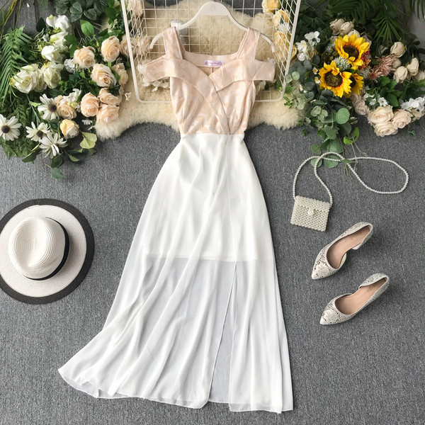 Стилна дамска рокля с V-образно  деколте  