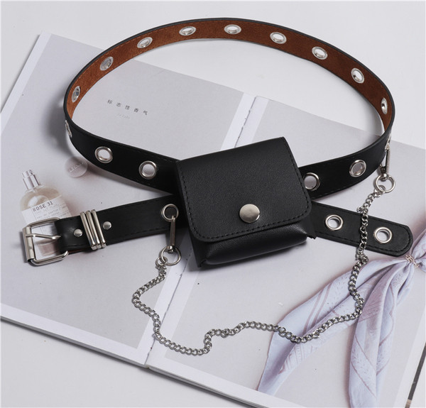 Актуален дамски колан от еко кожа с метални елементи в черен цвят