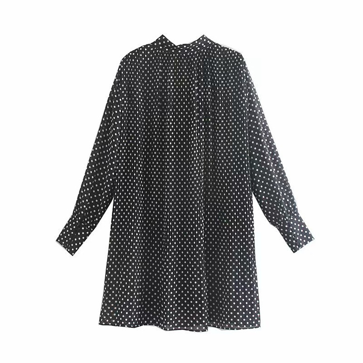 Дамска къса рокля с връзки в черен цвят на точки - широк модел