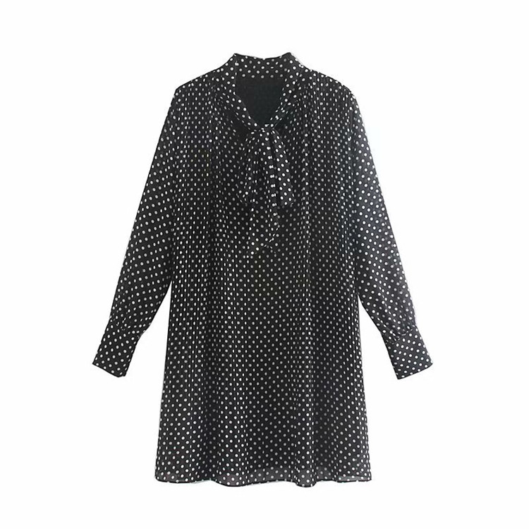 Дамска къса рокля с връзки в черен цвят на точки - широк модел