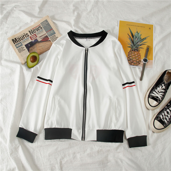 Дамски спортен екип от две части с щампа на гърба в черен и бял цвят