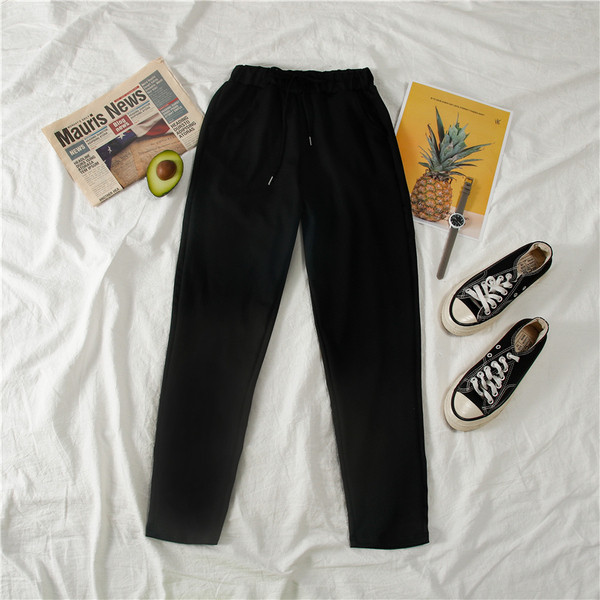 Дамски спортен екип от две части с щампа на гърба в черен и бял цвят