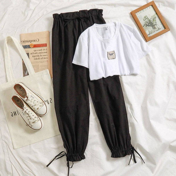 Ежедневен дамски комплект включващ тениска и панталон - два модела