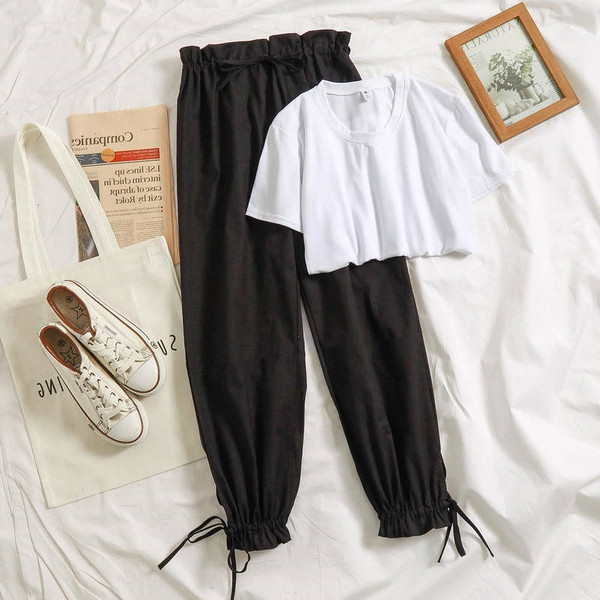 Ежедневен дамски комплект включващ тениска и панталон - два модела