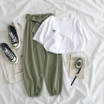 Γυναικείο casual σετ - λευκό κεντημένο μπλουζάκι και πράσινο παντελόνι με ψηλή  μέση