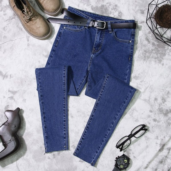 Модерни дамски дънки с джобове и колан - няколко цвята