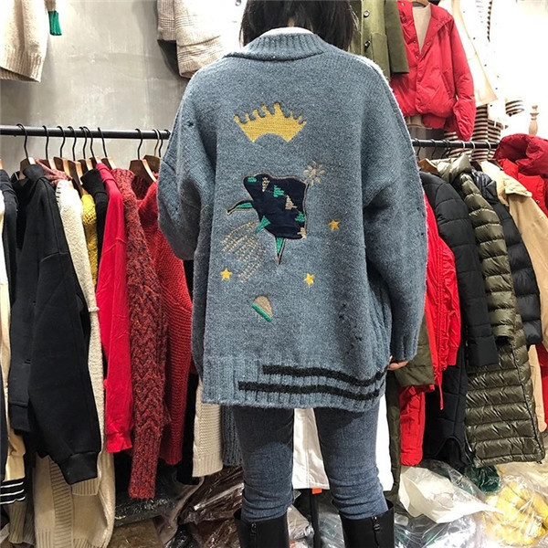 Дамска зимна жилетка с бродерия в три цвята 