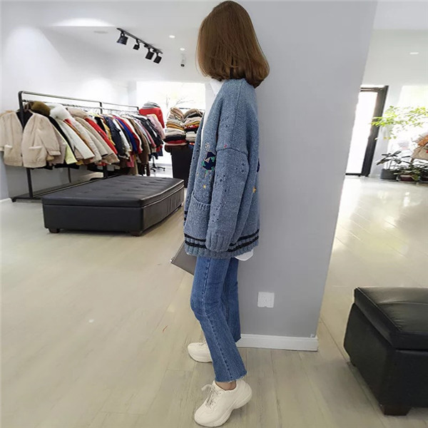 Дамска зимна жилетка с бродерия в три цвята 