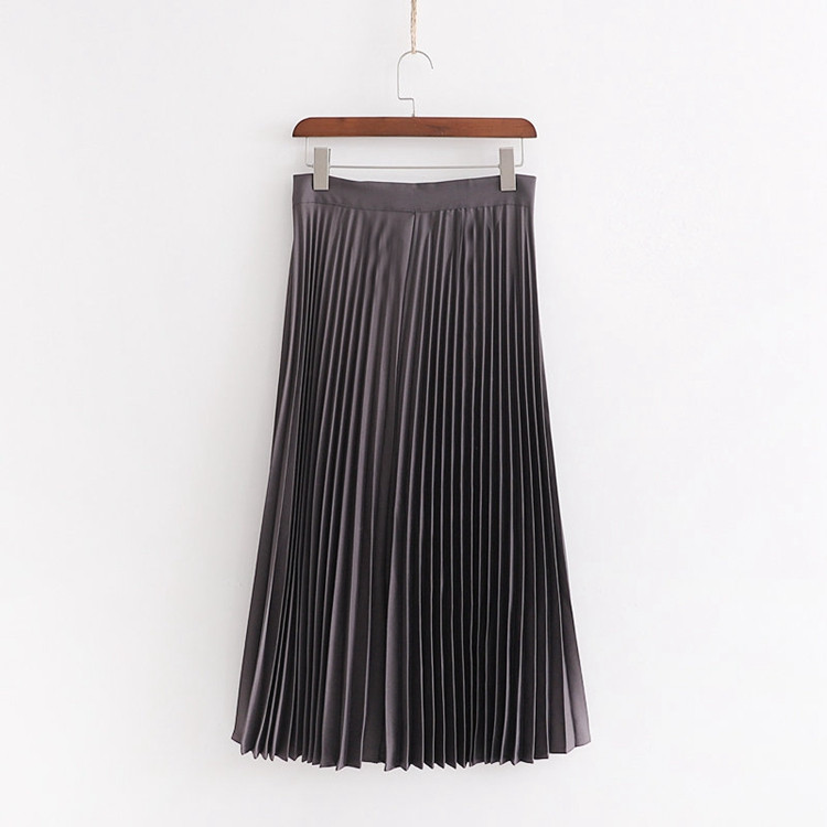 Елегантна дамска дълга плисирана пола в черен цвят