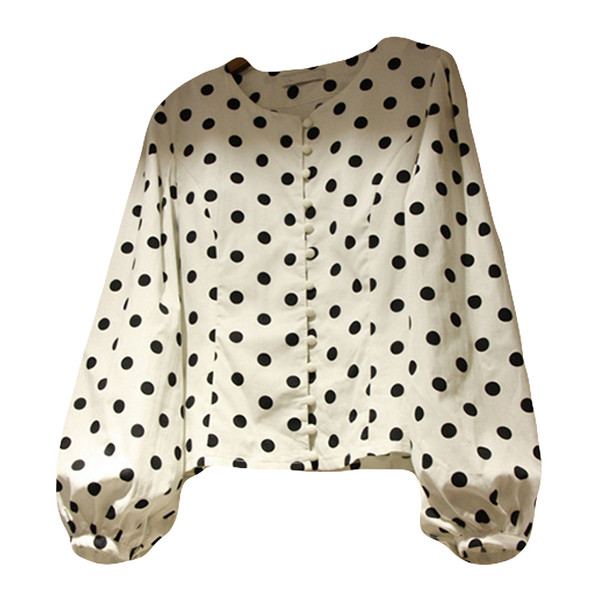 Модерна дамска риза на точки в  бял цвят 