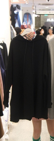 Női sport-alkalmi ruha kapucnival fekete és szürke színben