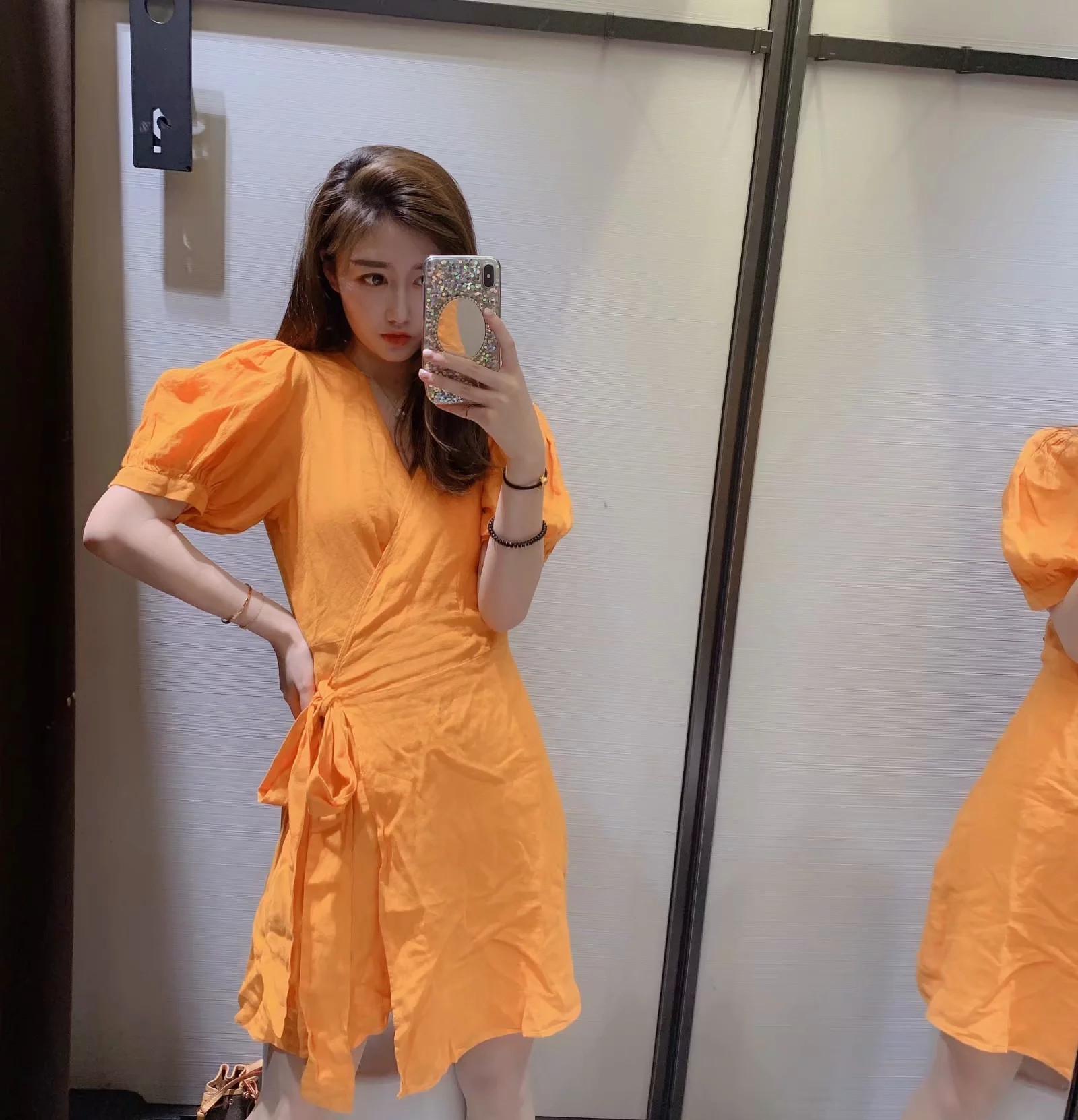 Rochie de dama de actualitate cu decolteu spitz de culoare portocalie