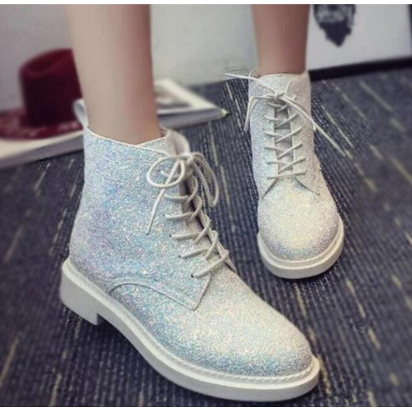 Női csizma ÚJ modell fűzős három színben