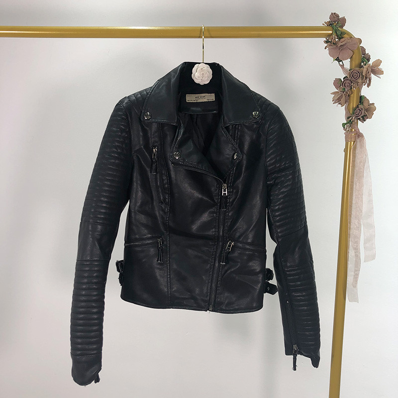 Öko bőrből készült modern női kabát piros, rózsaszín és fekete színben