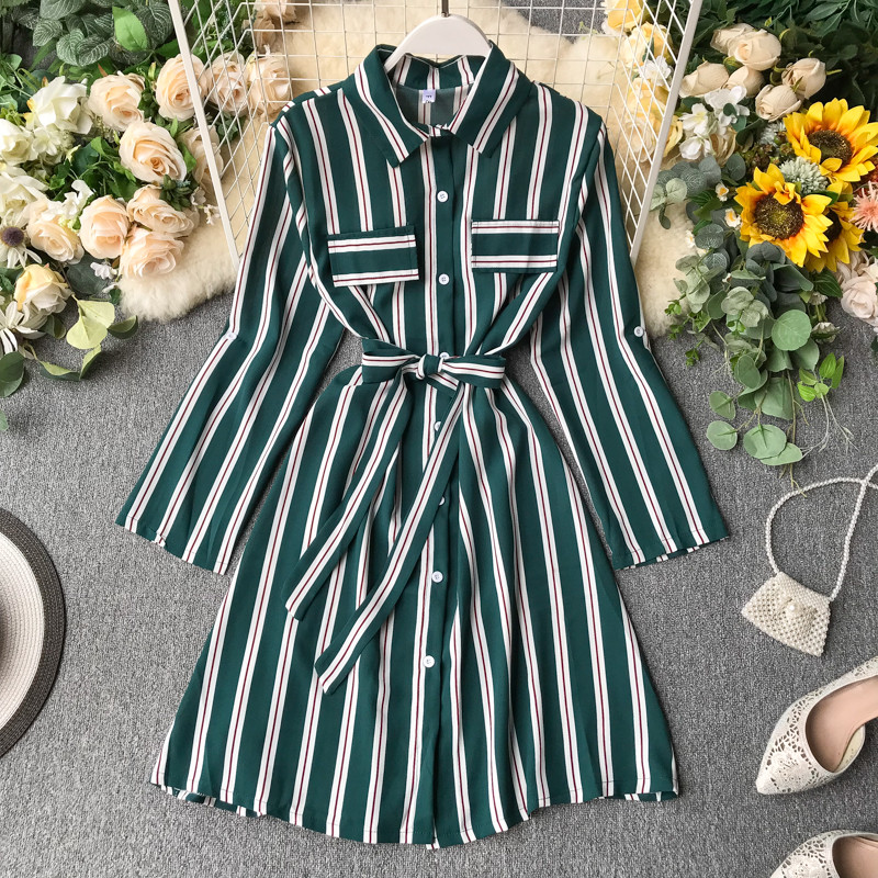 Rochie de dama moderna in dungi cu maneci lungi si nasturi in mai multe culori