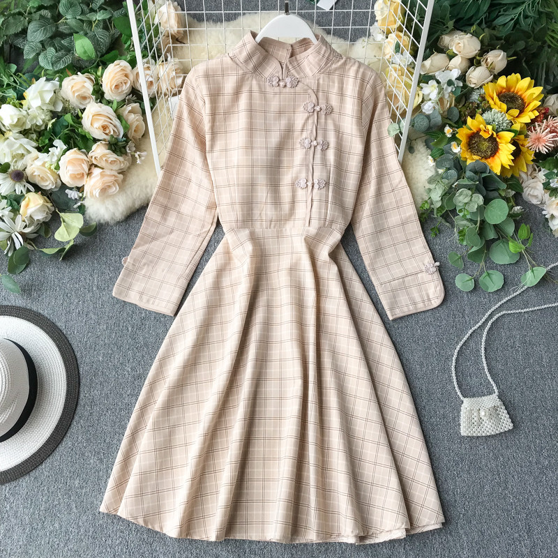 Lezser női ruha gombokkal és hosszú ujjú két színben