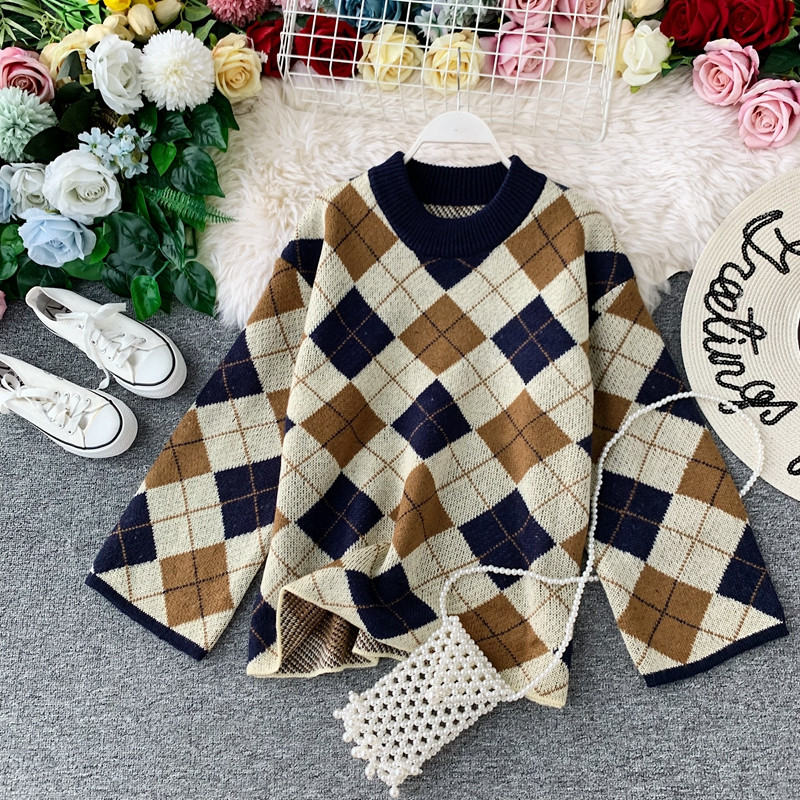 Kockás női pulóver széles ujjal, két színben