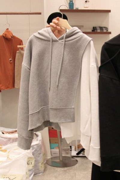 Új modellű női pulóver kapucnival két színben