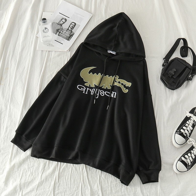 Kapucnival és rátéttel ellátott női pulóver három színben