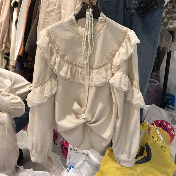 Modern női blúz bézs színű csipkével