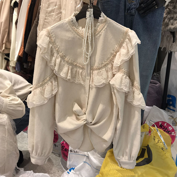 Modern női blúz bézs színű csipkével