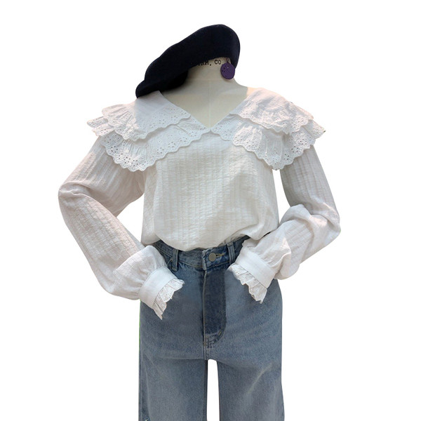 Γυναικεία  μπλούζα με δαντέλα σε λευκό χρώμα