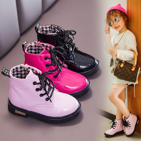 Μοντέρνα παιδικές  μπότες σε τρία χρώματα για  κορίτσια