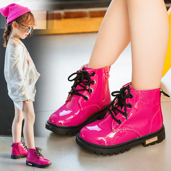 Μοντέρνα παιδικές  μπότες σε τρία χρώματα για  κορίτσια