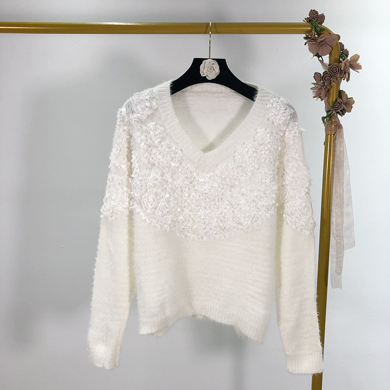 Női alkalmi pulóver 3D elemmel és spitz nyakkivágással három színben