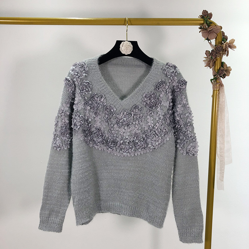 Női alkalmi pulóver 3D elemmel és spitz nyakkivágással három színben