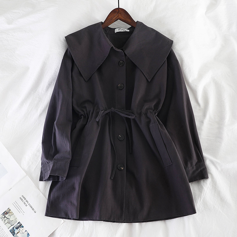 Modern női kabát gombokkal és nyakkendőkkel több színben