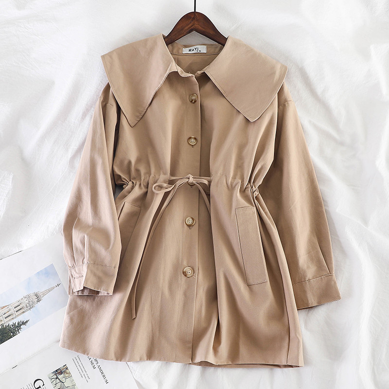 Modern női kabát gombokkal és nyakkendőkkel több színben