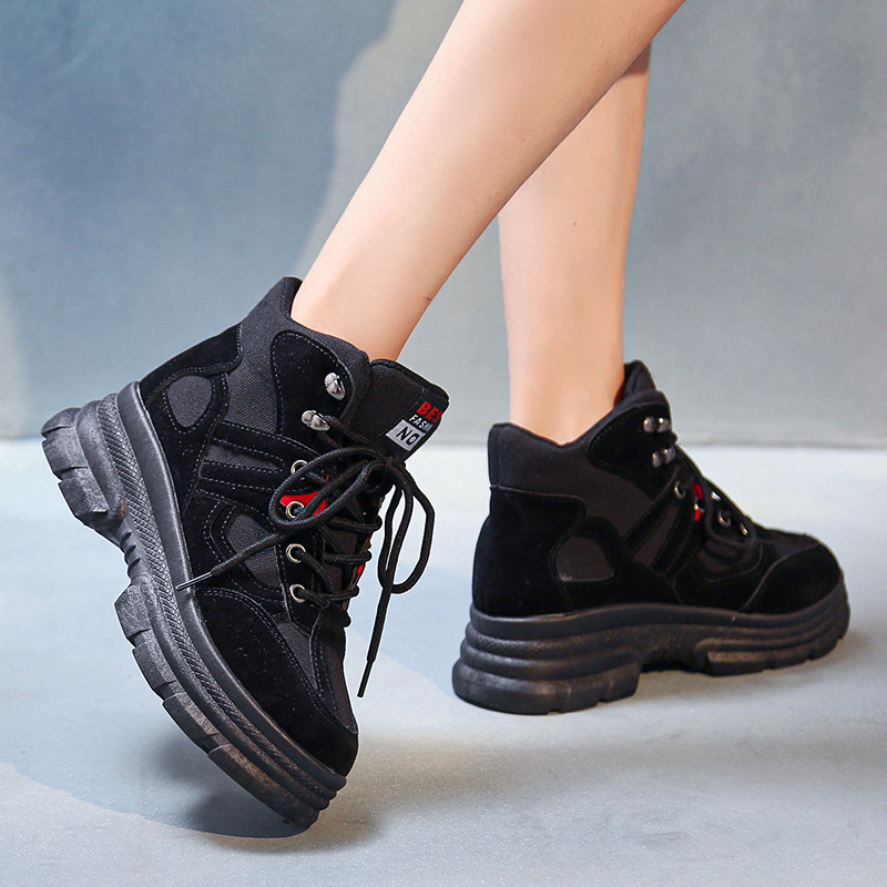 Női alkalmi csizma durva talppal és fűzővel, három színben