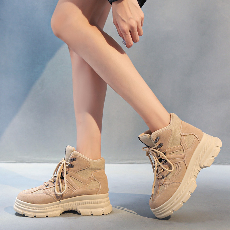 Női alkalmi csizma durva talppal és fűzővel, három színben